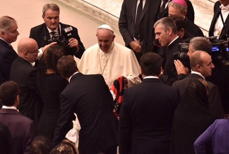 Ница подари на Папата фланелка с автограф на Балотели 