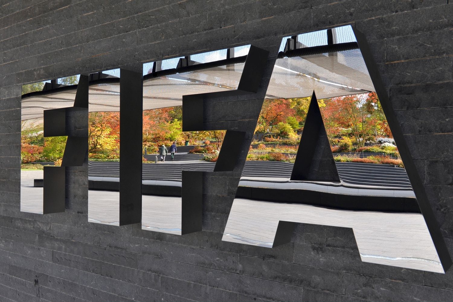 ФИФА наказа трима африканци 